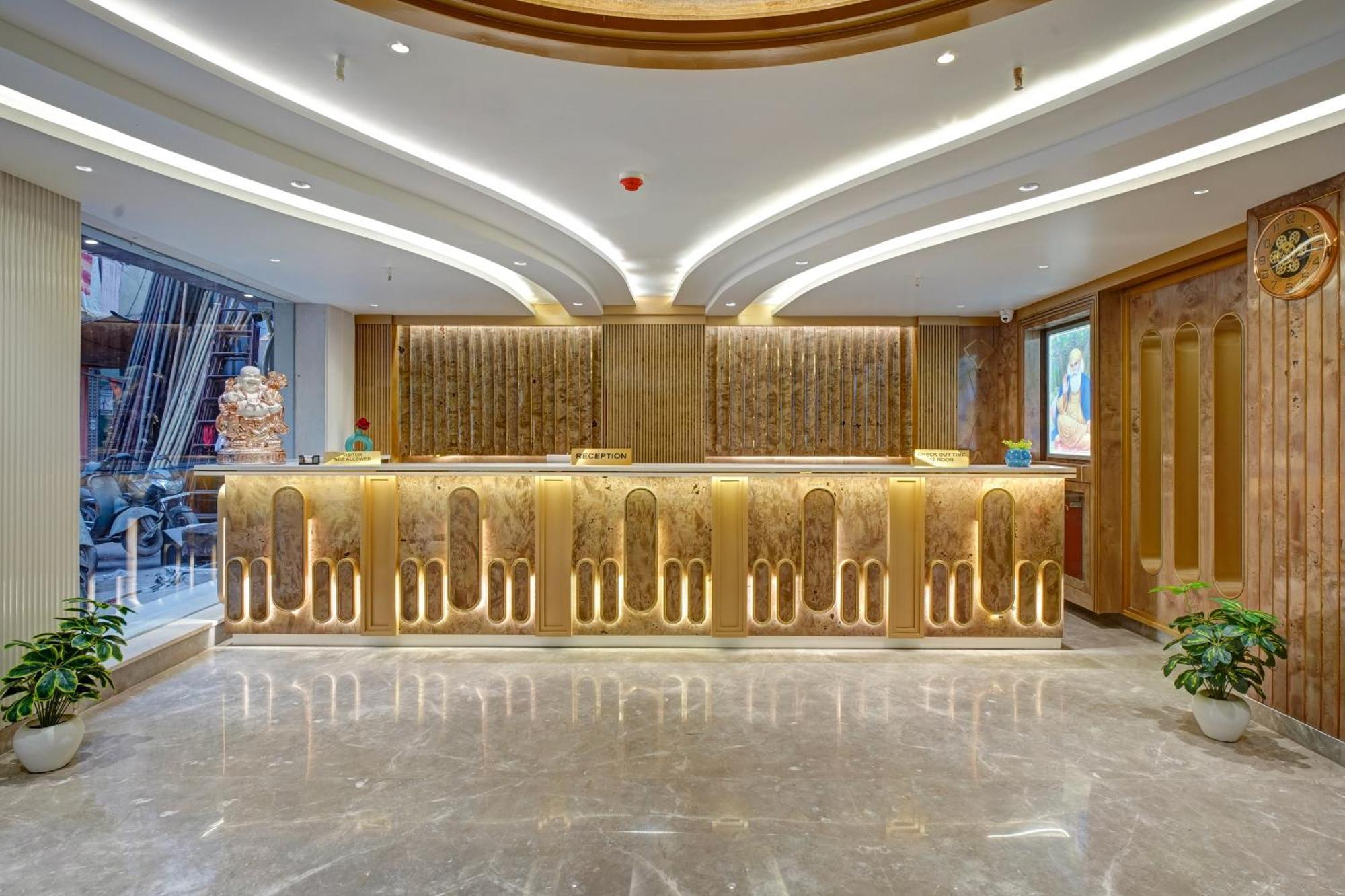 Newly Built Gold The Royal With Rooftop Restaurant - 2Mins Walk From New Delhi Rail Station & 5Mins From Connaught Place Екстер'єр фото