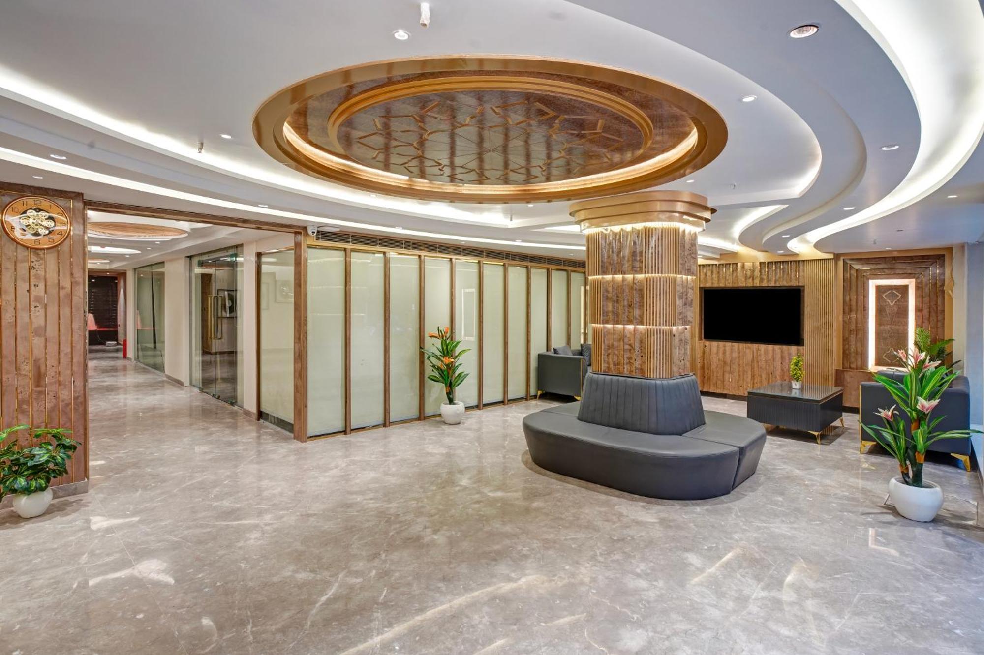 Newly Built Gold The Royal With Rooftop Restaurant - 2Mins Walk From New Delhi Rail Station & 5Mins From Connaught Place Екстер'єр фото