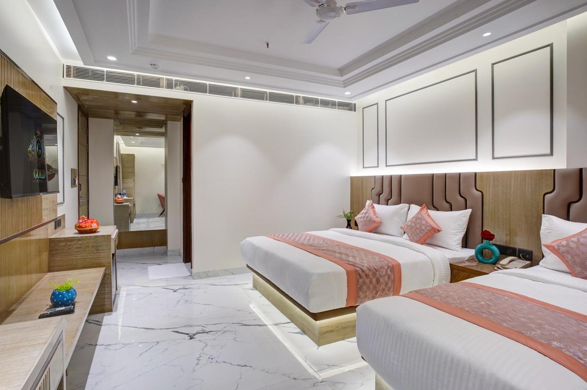 Newly Built Gold The Royal With Rooftop Restaurant - 2Mins Walk From New Delhi Rail Station & 5Mins From Connaught Place Екстер'єр фото