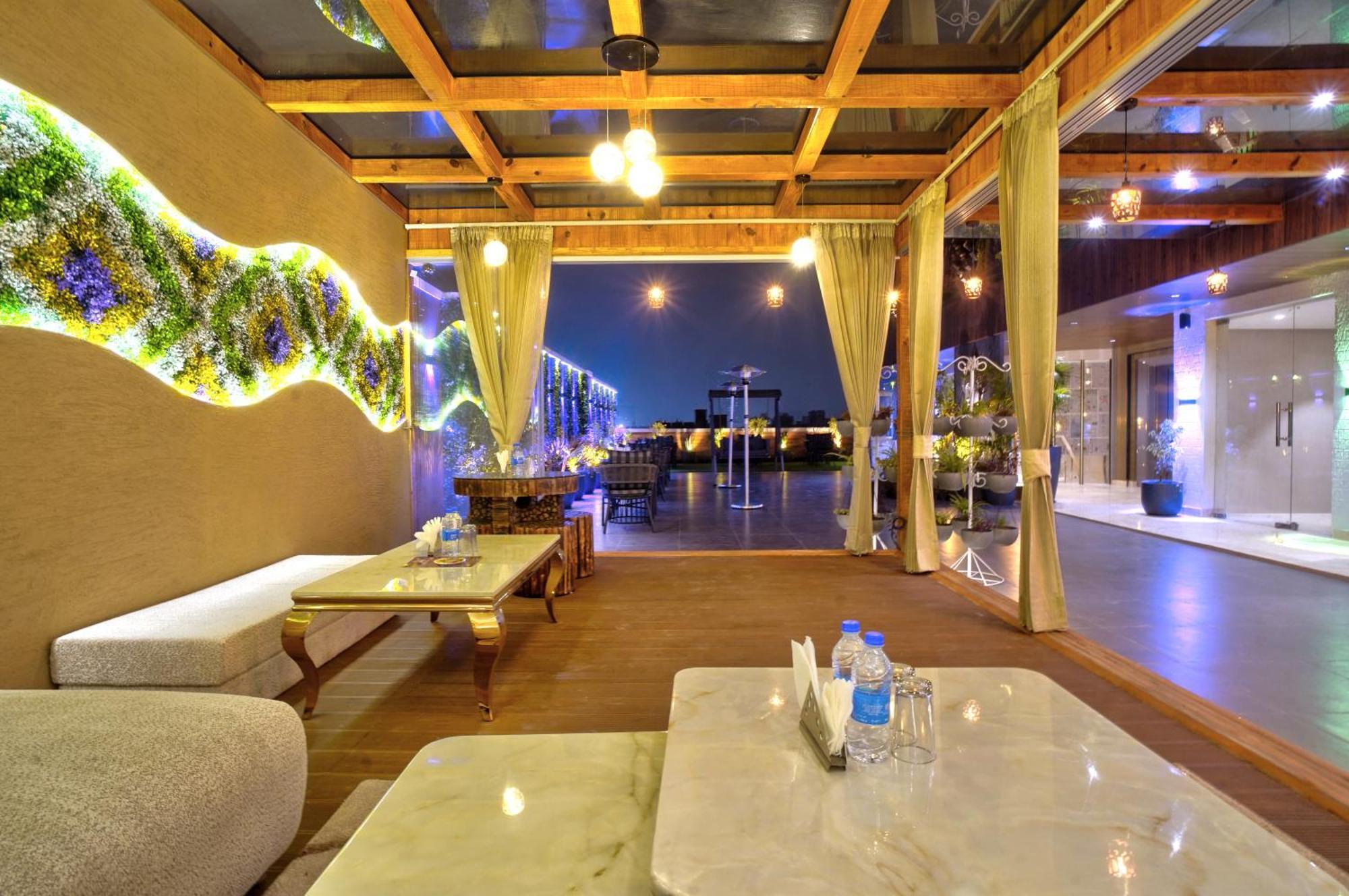 Newly Built Gold The Royal With Rooftop Restaurant - 2Mins Walk From New Delhi Rail Station & 5Mins From Connaught Place Екстер'єр фото